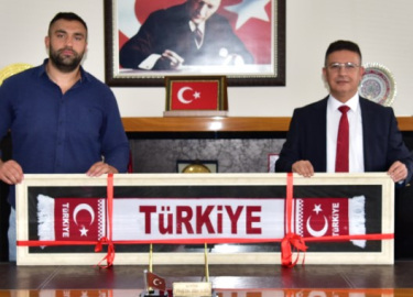 BAÜN’lü Şampiyon Boksör Ali Eren Demirezen’den, Rektör Prof. Dr. İlter Kuş’a Teşekkür Ziyareti