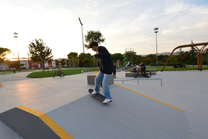 BÜYÜKŞEHİR, ATATÜRK PARKI’NDA SKATE PARK OLUŞTURDU