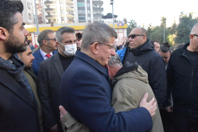 Davutoğlu afet bölgesinde: “Hep birlikte üstesinden geleceğiz”