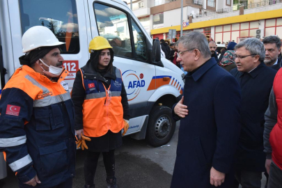 Davutoğlu’ndan ‘uzman işgücü’ çağrısı: Mehmetçik’i deprem bölgesine  yönlendirin