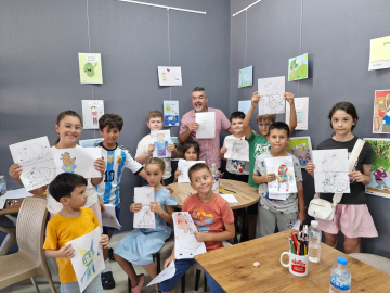 Ayvalık’ta Karikatür Atölyesi Minik Sanatçıların İlgi Odağı Oldu