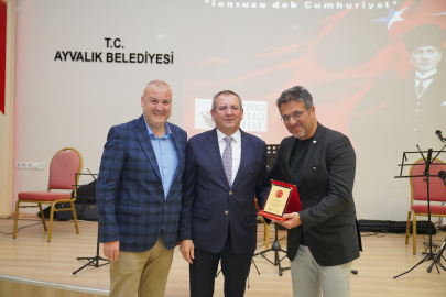 Cumhuriyet'in 102. yılı kapsamında, Ayvalık Atatürkçü Düşünce Derneği'nin ev sahipliğinde düzenlenen buluşma