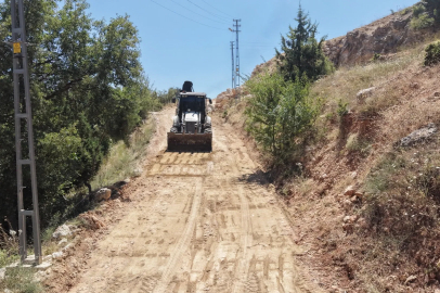 Tarsus'ta Kırsal Mahallelerde Yollar Parkeyle Yenileniyor