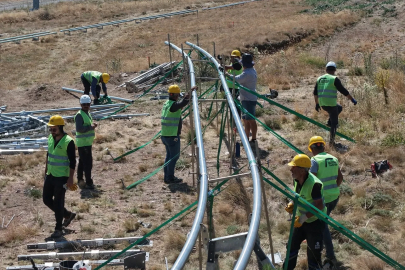 Erciyes'te Dağ Kızağında Raylar Yerine Oturuyor