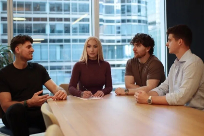 Iggy Azalea, 1,3 trilyon dolarlık içerik üreticisi ekonomisinin en hızlı büyüyen platformu Fanvue’nun arkasındaki yapay zekâ şirketi SHIFT’e yatırım yaptı