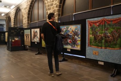 Gazi Koşusu’nun 100. Yılına Özel Düzenlenen Sergi Diyarbakırlı Sanatseverlerin Beğenisine Sunuldu
