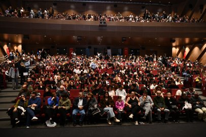 BALIKESİR BÜYÜKŞEHİR BELEDİYESİ ŞEHİR TİYATROSU İLK AYINDA SEYİRCİDEN TAM NOT ALDI